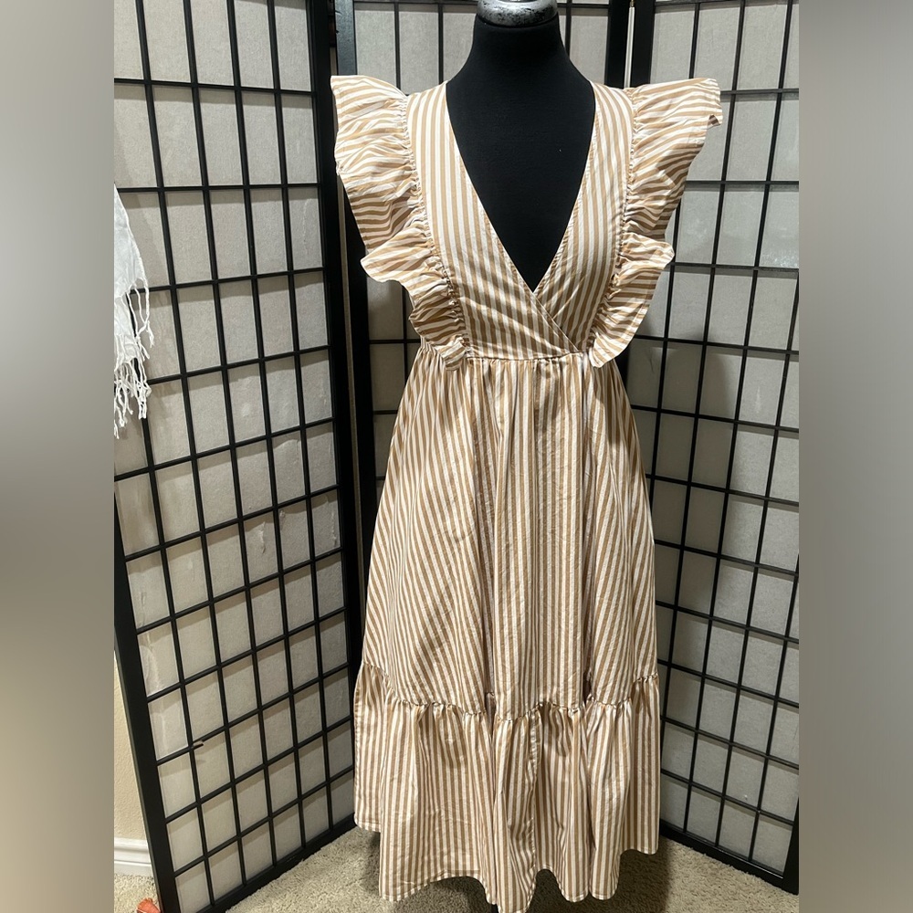 SUGARLIPS LUNA Striped Ruffle- SHOULDER MIDI Dress in Beige and White SIZE S - Picture 4 of 12
